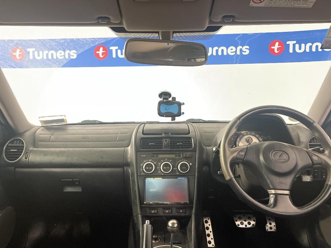 Photo '17' of Lexus IS300