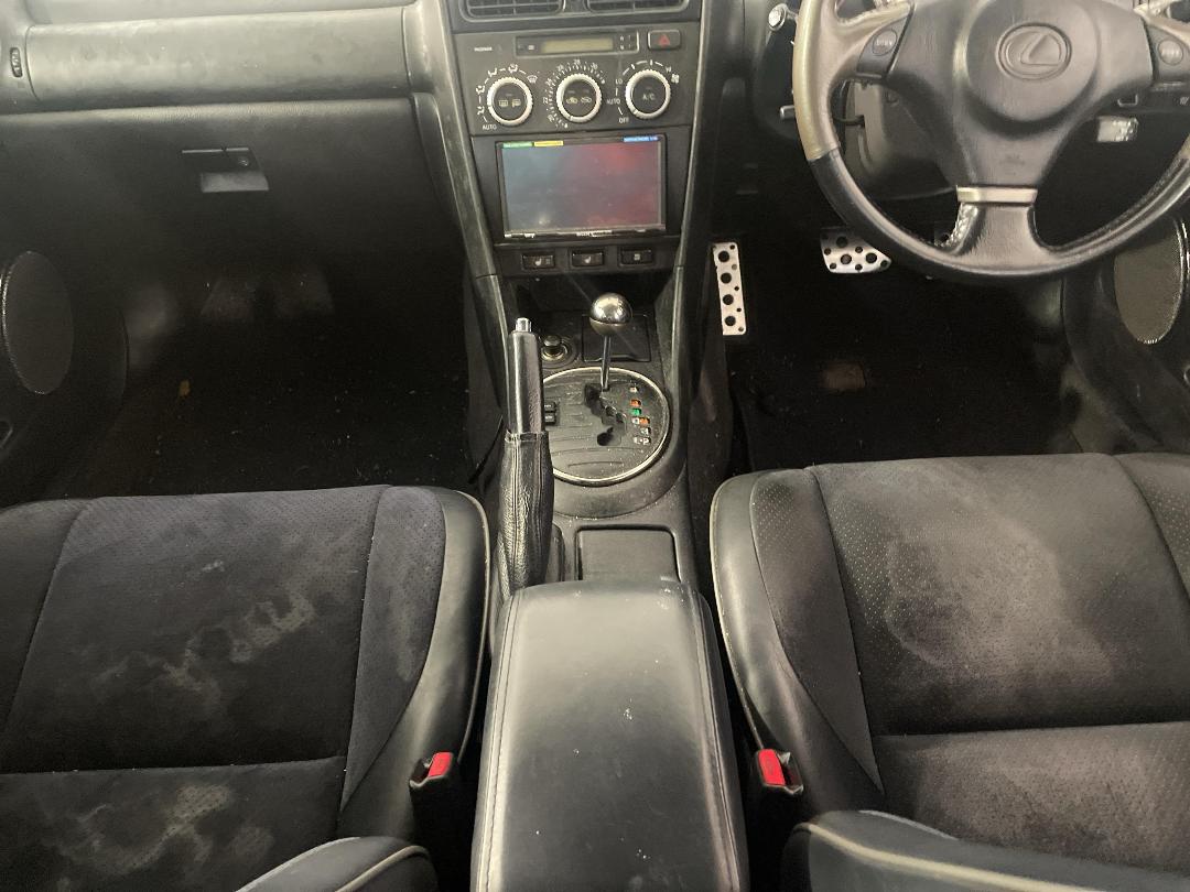 Photo '18' of Lexus IS300