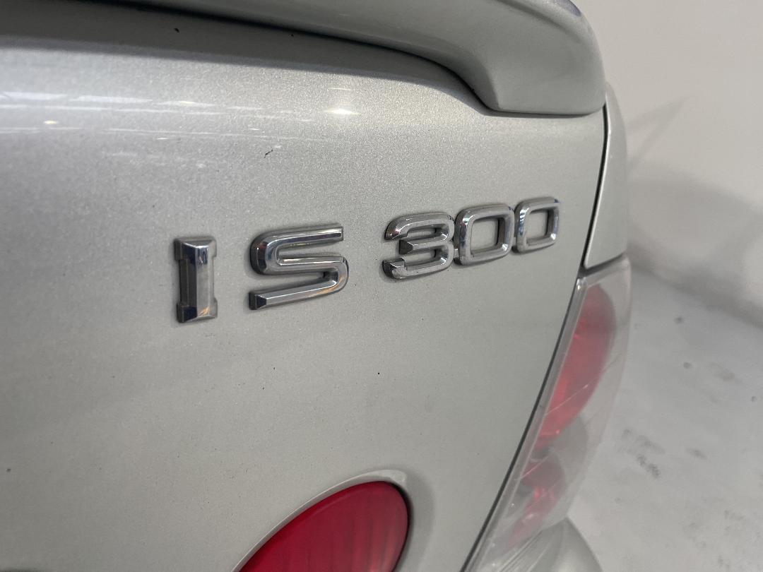 Photo '33' of Lexus IS300
