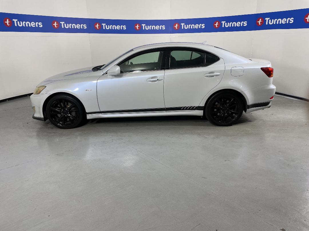 Photo '24' of Lexus IS350