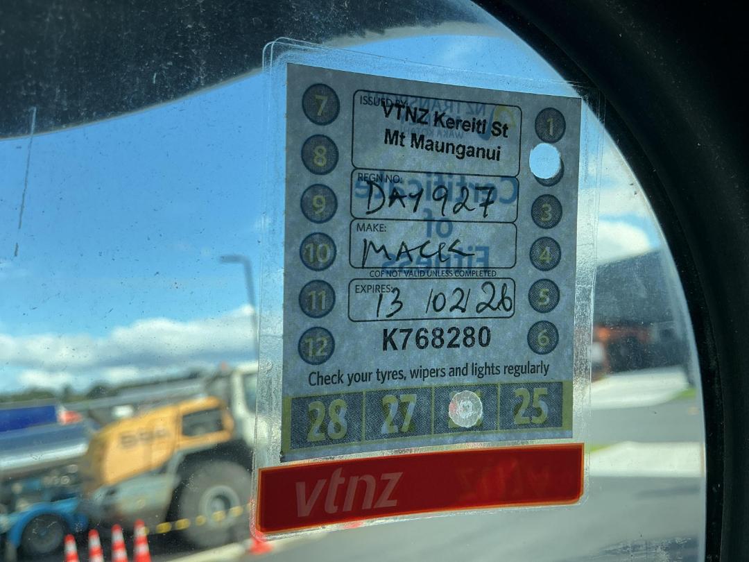 Photo '21' of Mack CX688 RS Tractor Unit Photo '21' of Mack CX688 RS Tractor Unit