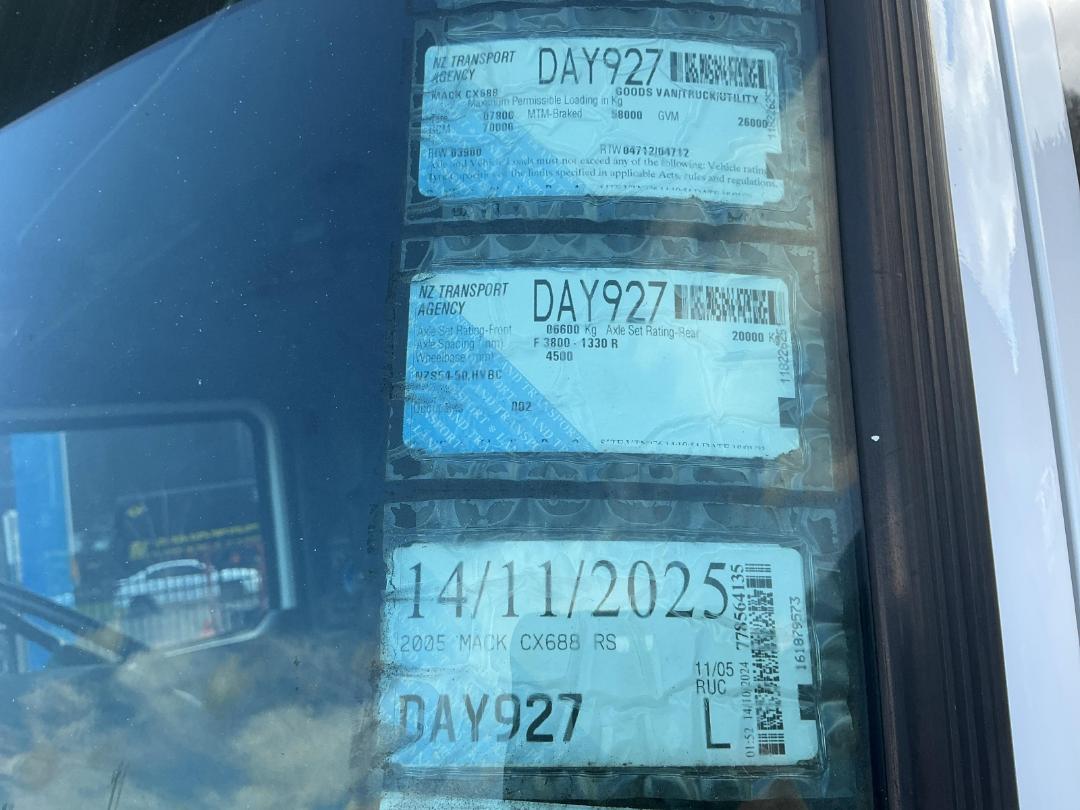 Photo '18' of Mack CX688 RS Tractor Unit Photo '18' of Mack CX688 RS Tractor Unit