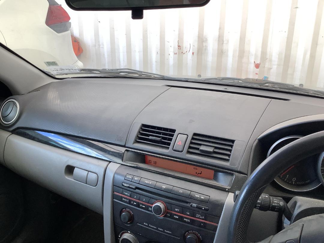 Photo '16' of Mazda Axela Photo '16' of Mazda Axela