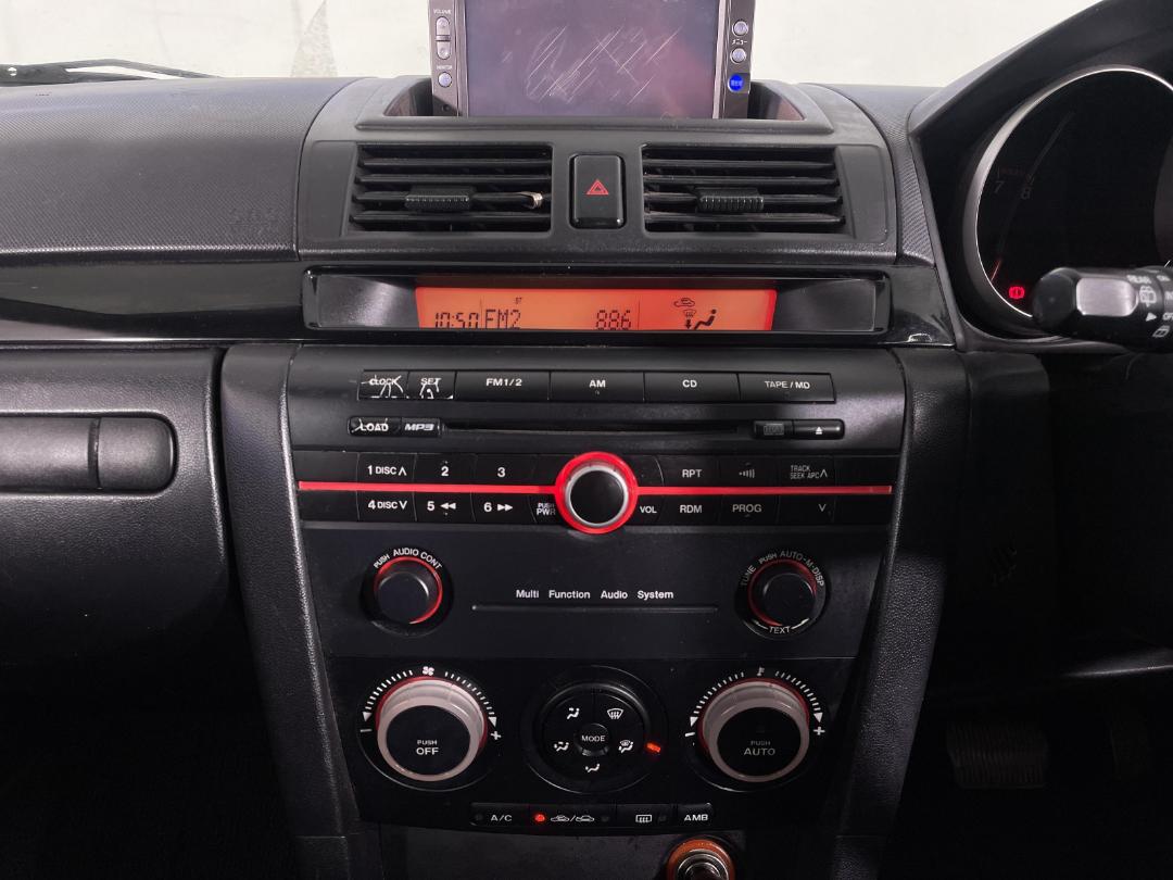 Photo '18' of Mazda Axela