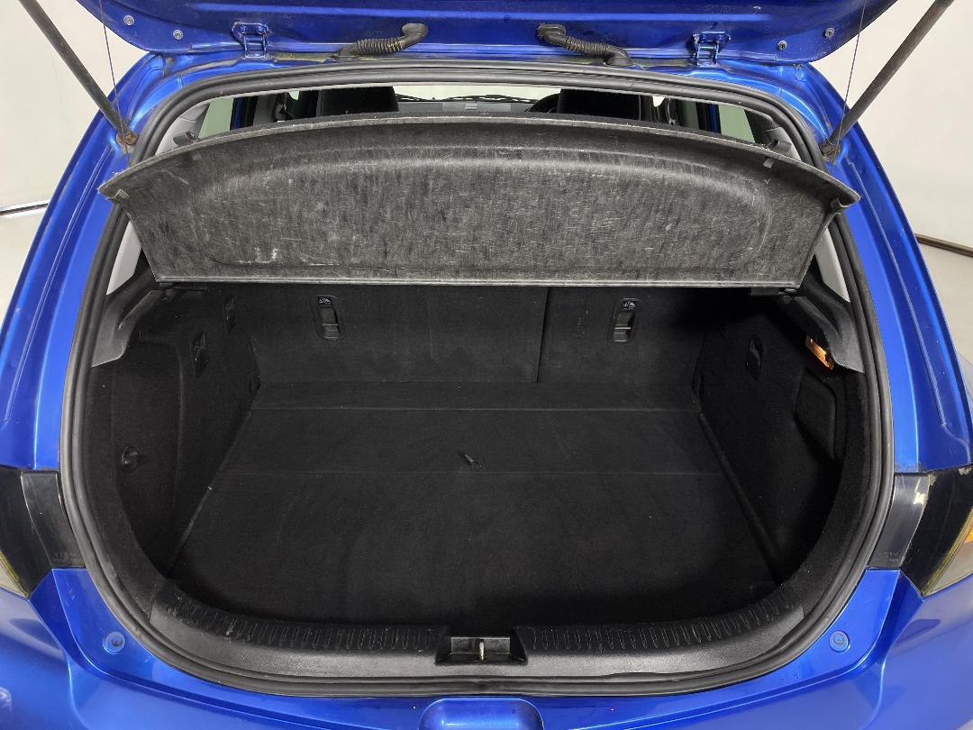 Photo '14' of Mazda Axela Photo '14' of Mazda Axela