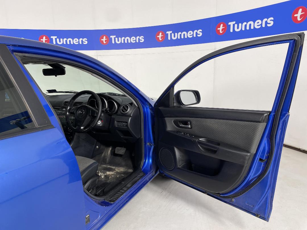 Photo '15' of Mazda Axela Photo '15' of Mazda Axela