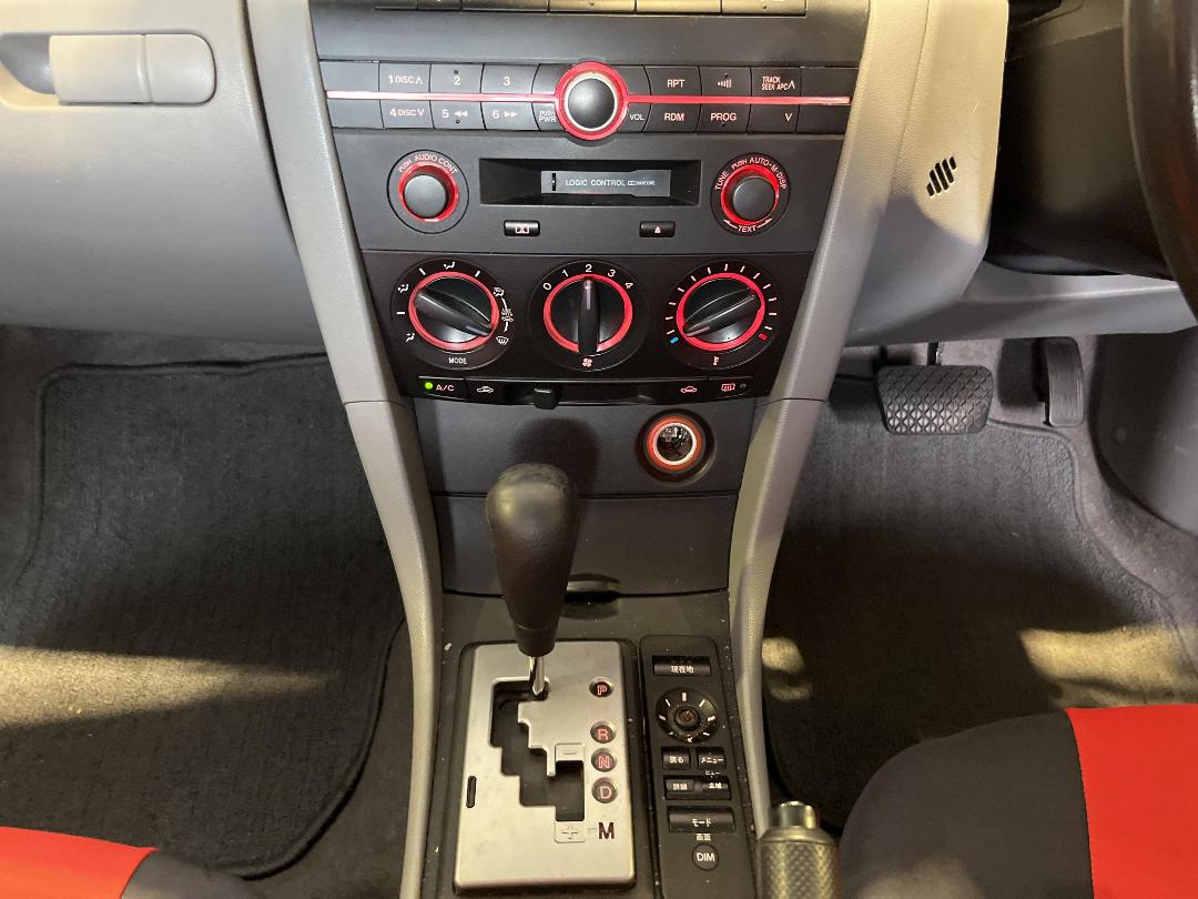 Photo '16' of Mazda Axela