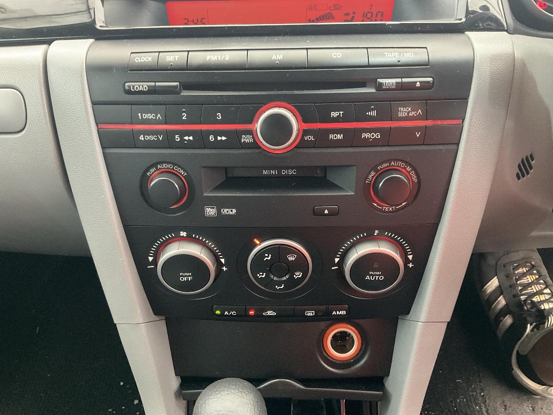 Photo '11' of Mazda Axela Photo '11' of Mazda Axela