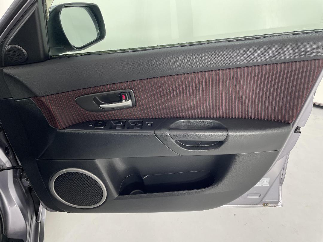 Photo '15' of Mazda Axela