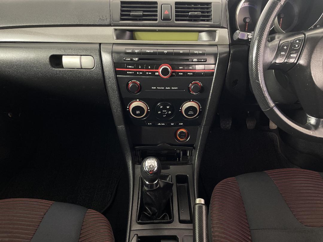 Photo '18' of Mazda Axela