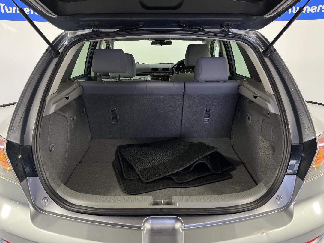 Photo '14' of Mazda Axela