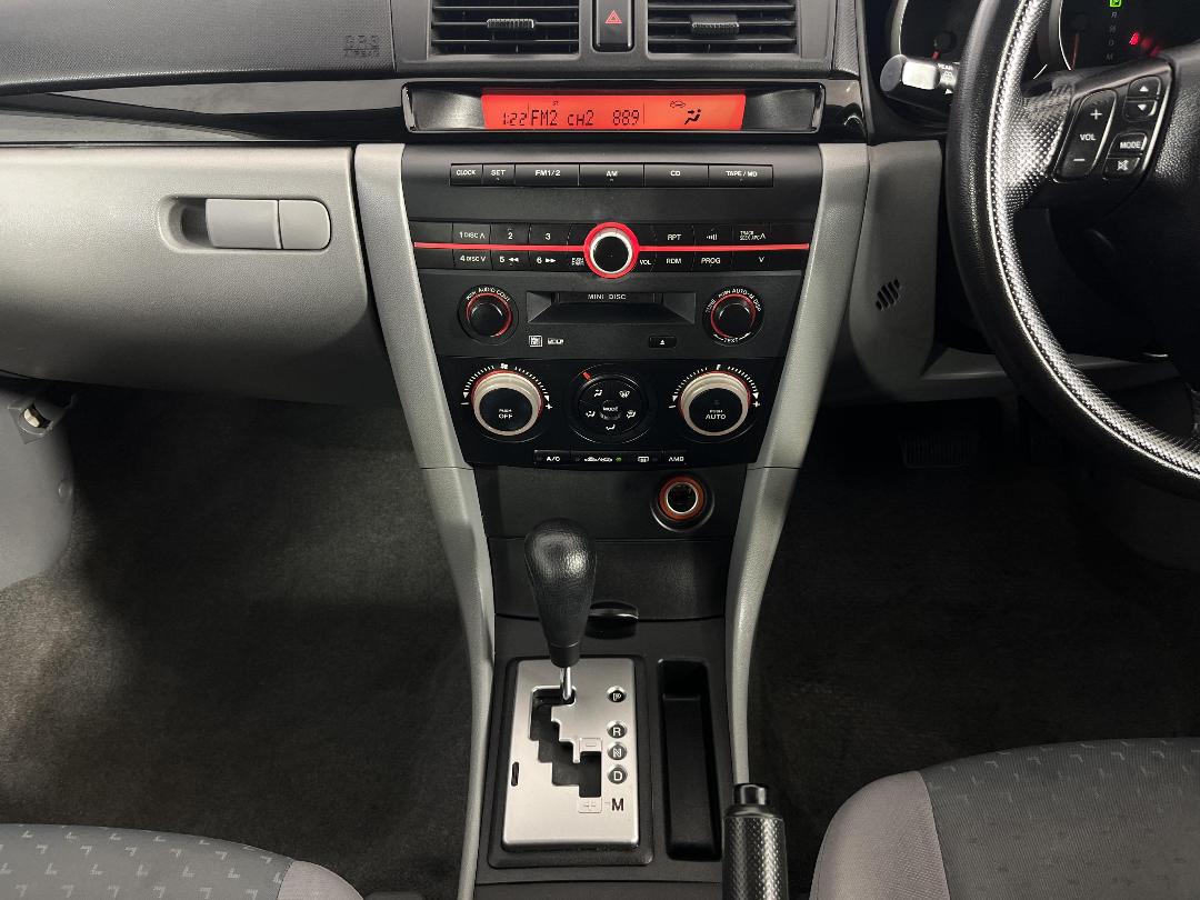 Photo '18' of Mazda Axela