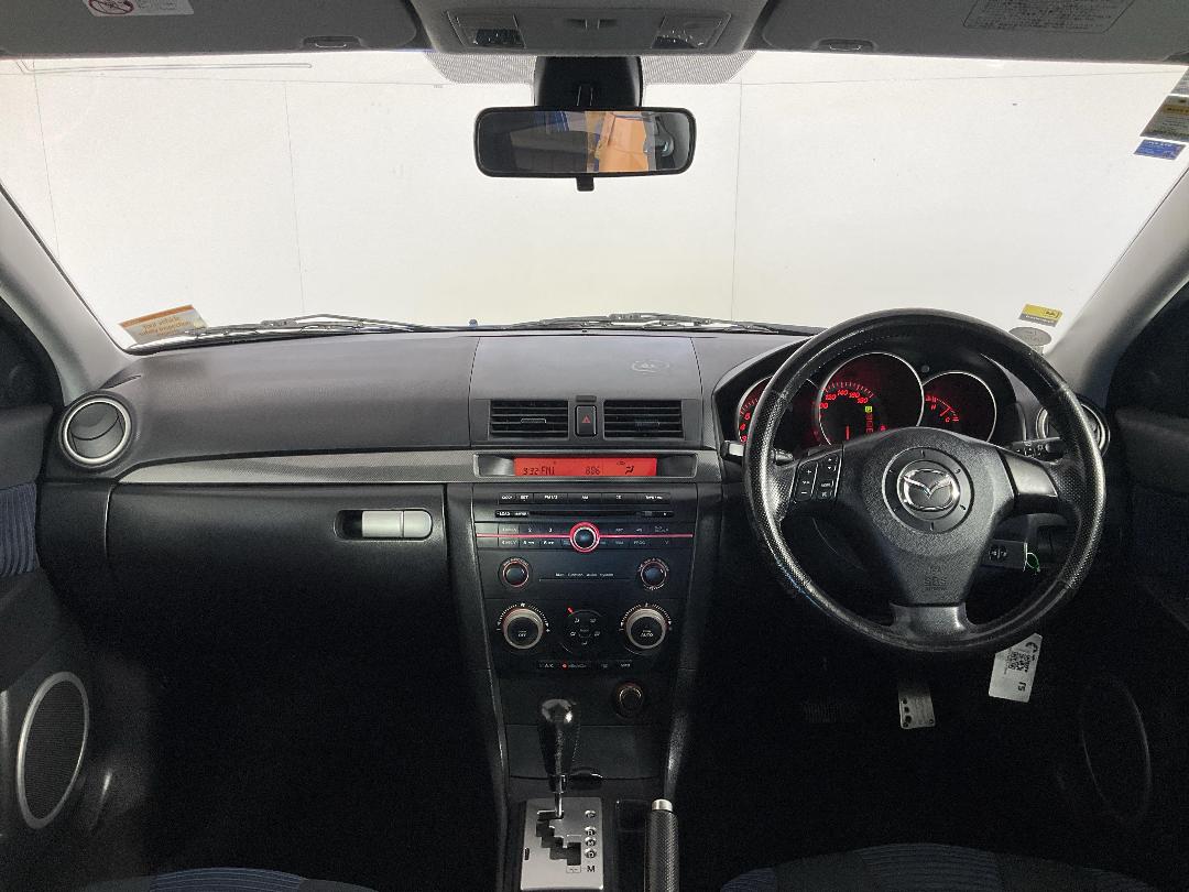 Photo '17' of Mazda Axela