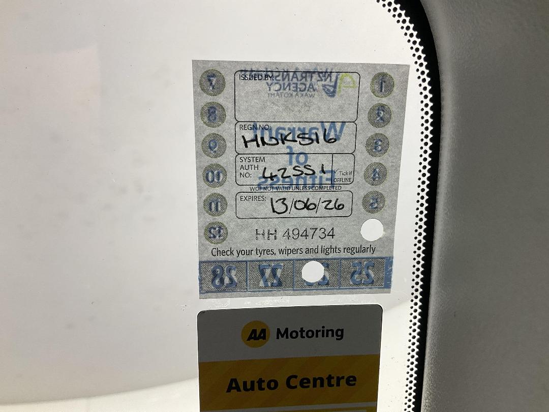 Photo '24' of Mazda Axela