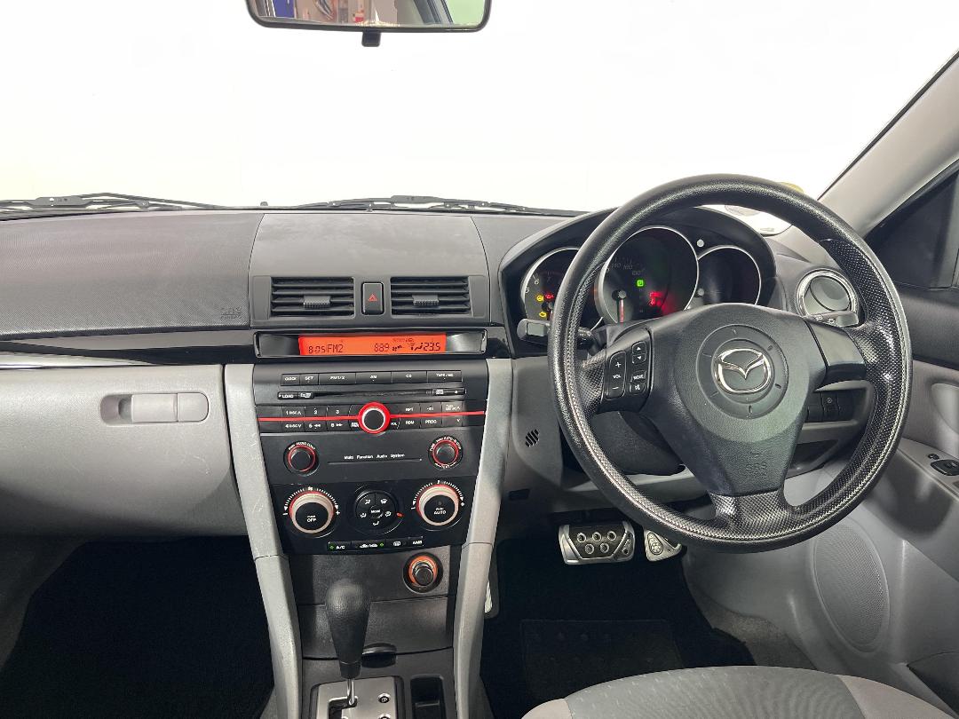 Photo '17' of Mazda Axela