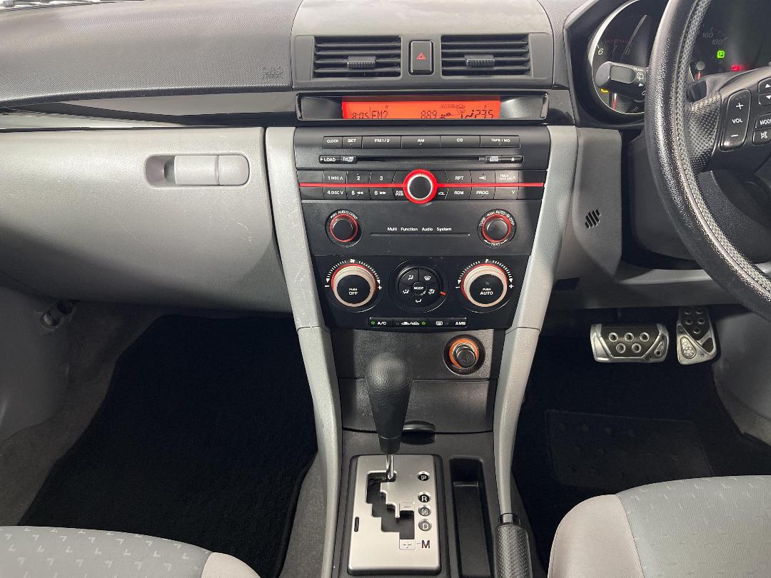 Photo '18' of Mazda Axela