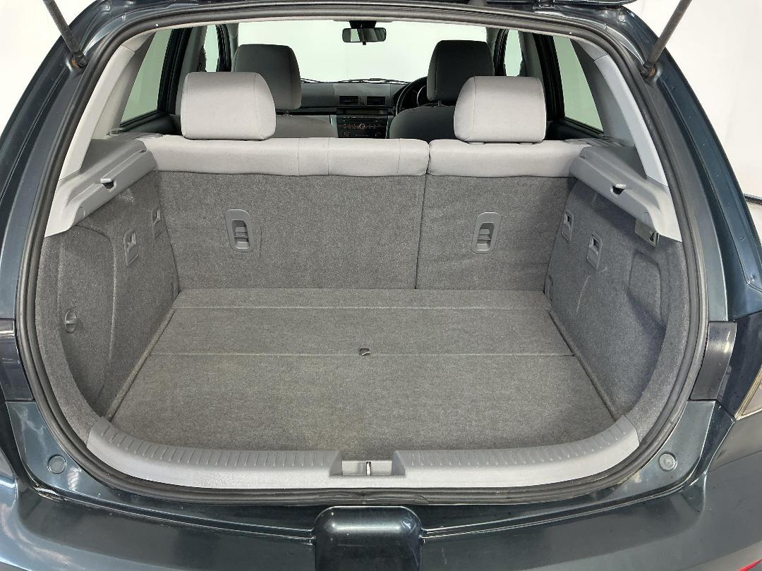 Photo '14' of Mazda Axela