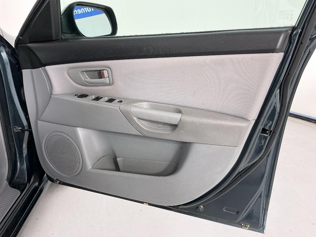 Photo '15' of Mazda Axela