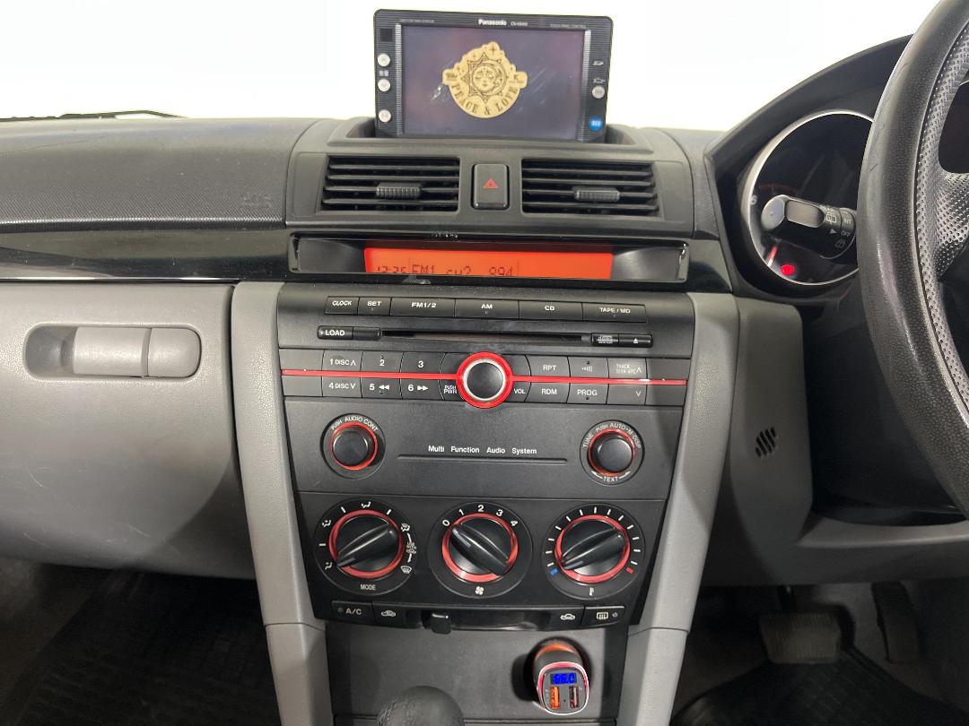 Photo '16' of Mazda Axela