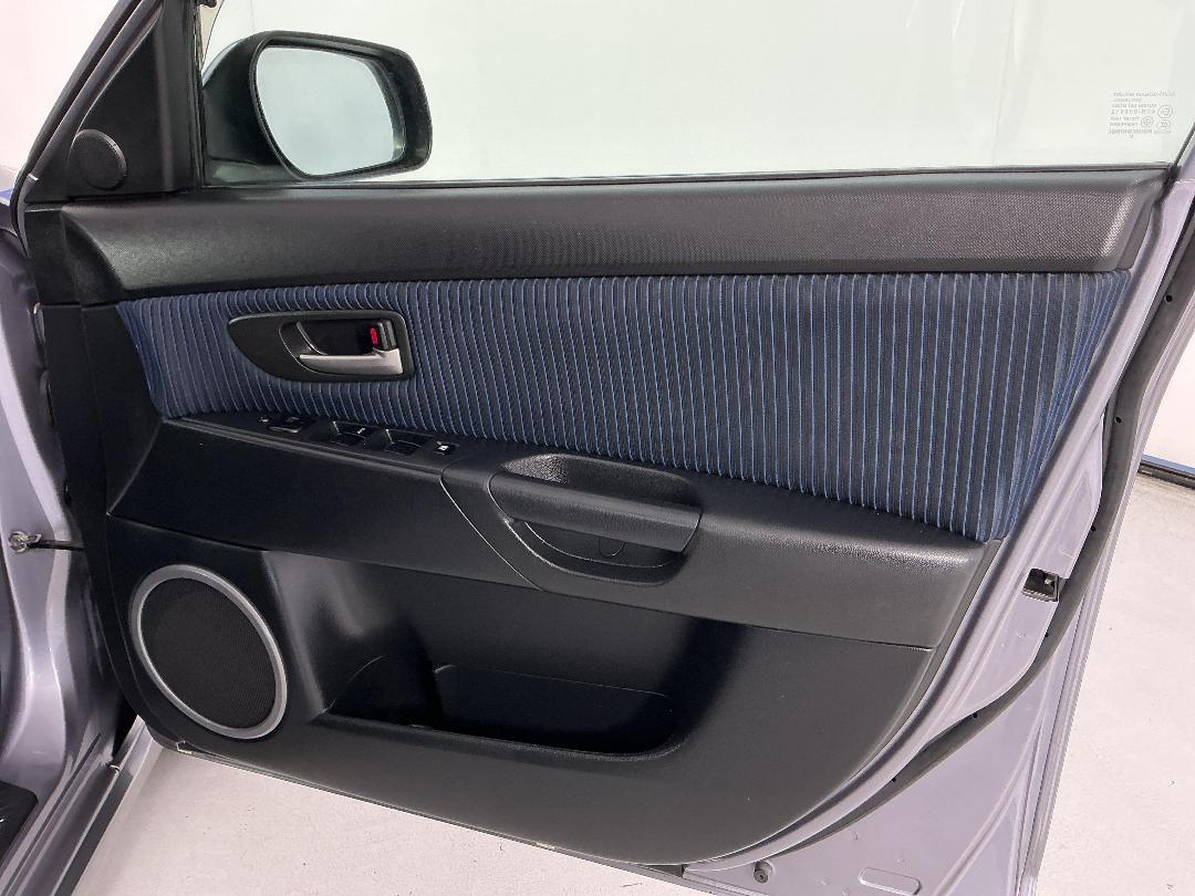 Photo '15' of Mazda Axela