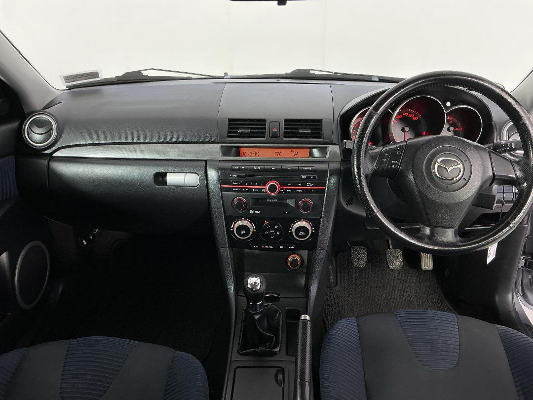 Photo '17' of Mazda Axela