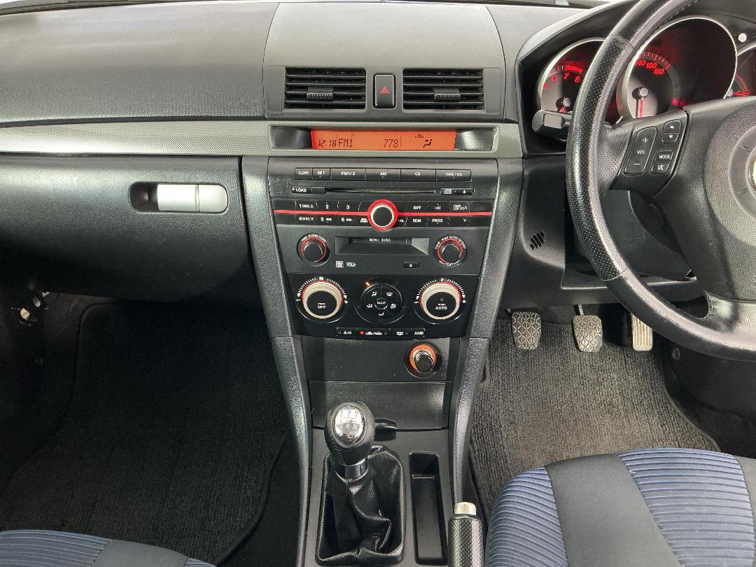 Photo '18' of Mazda Axela