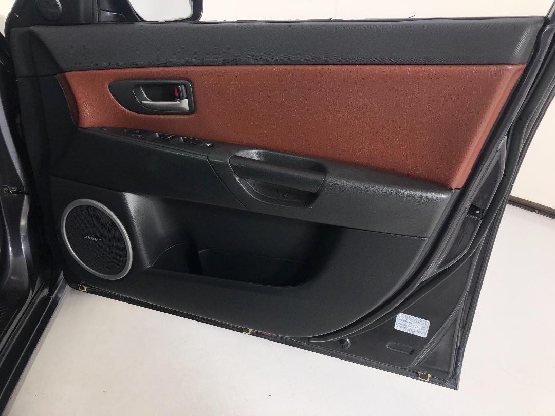 Photo '15' of Mazda Axela