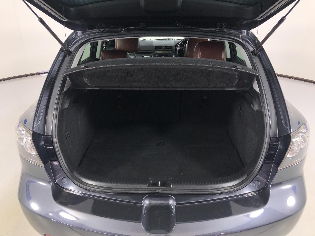 Photo '14' of Mazda Axela