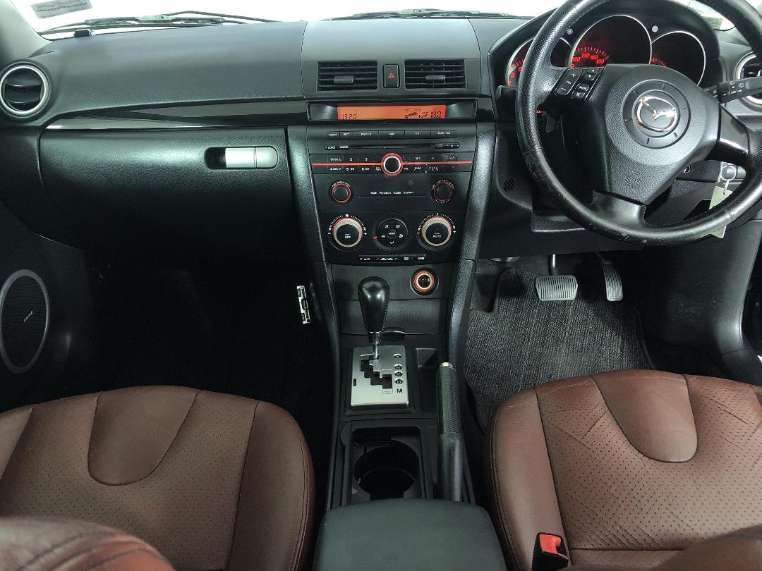 Photo '17' of Mazda Axela