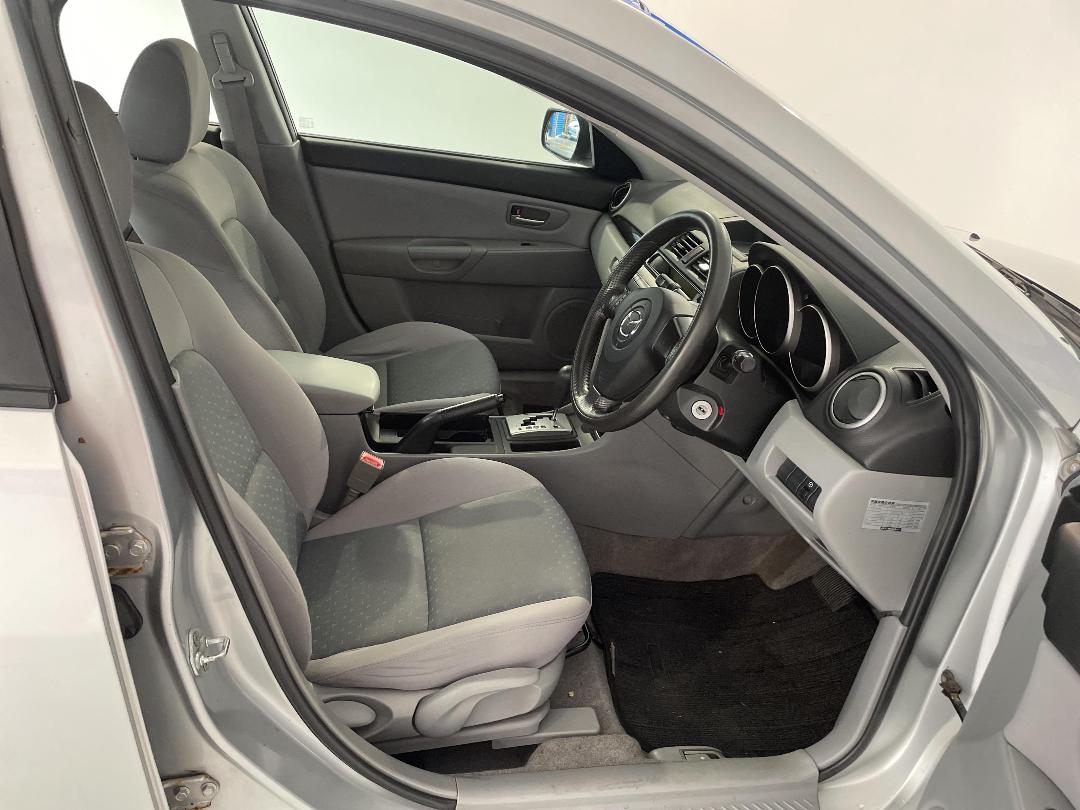 Photo '16' of Mazda Axela