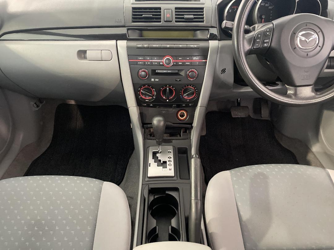 Photo '18' of Mazda Axela