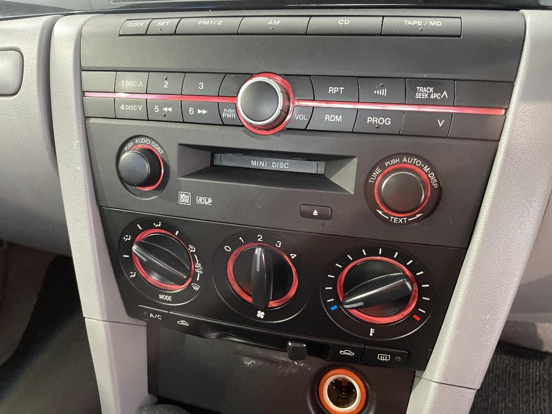 Photo '29' of Mazda Axela