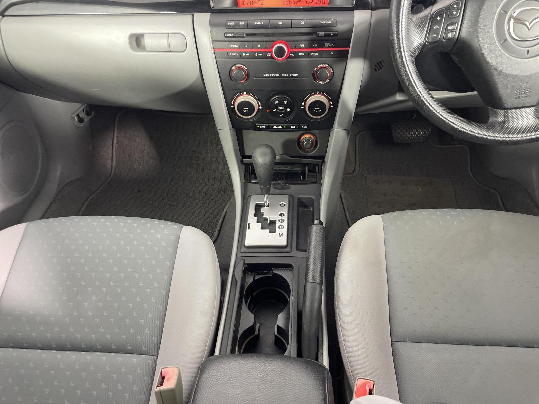 Photo '18' of Mazda Axela