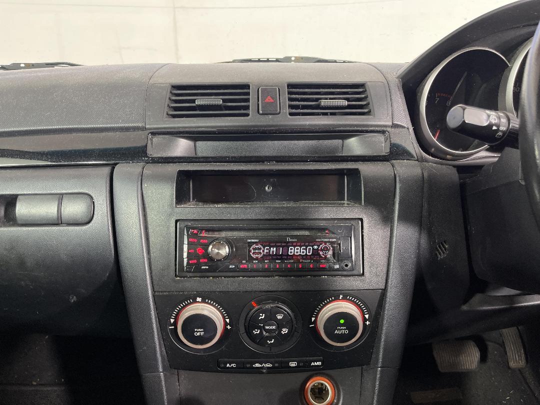 Photo '15' of Mazda Axela