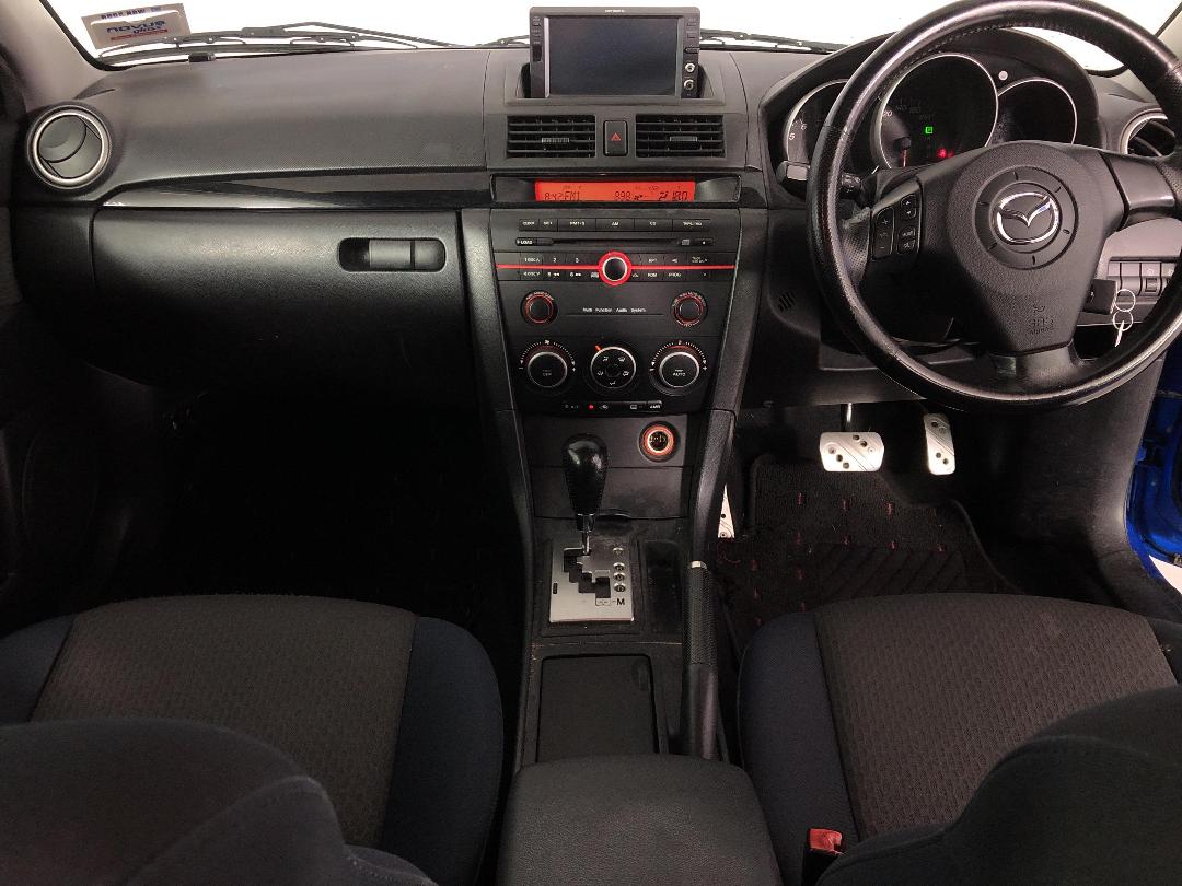 Photo '17' of Mazda Axela