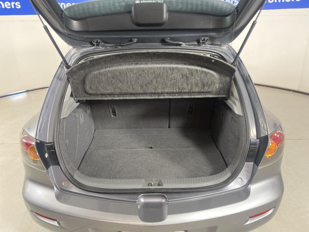 Photo '14' of Mazda Axela Photo '14' of Mazda Axela