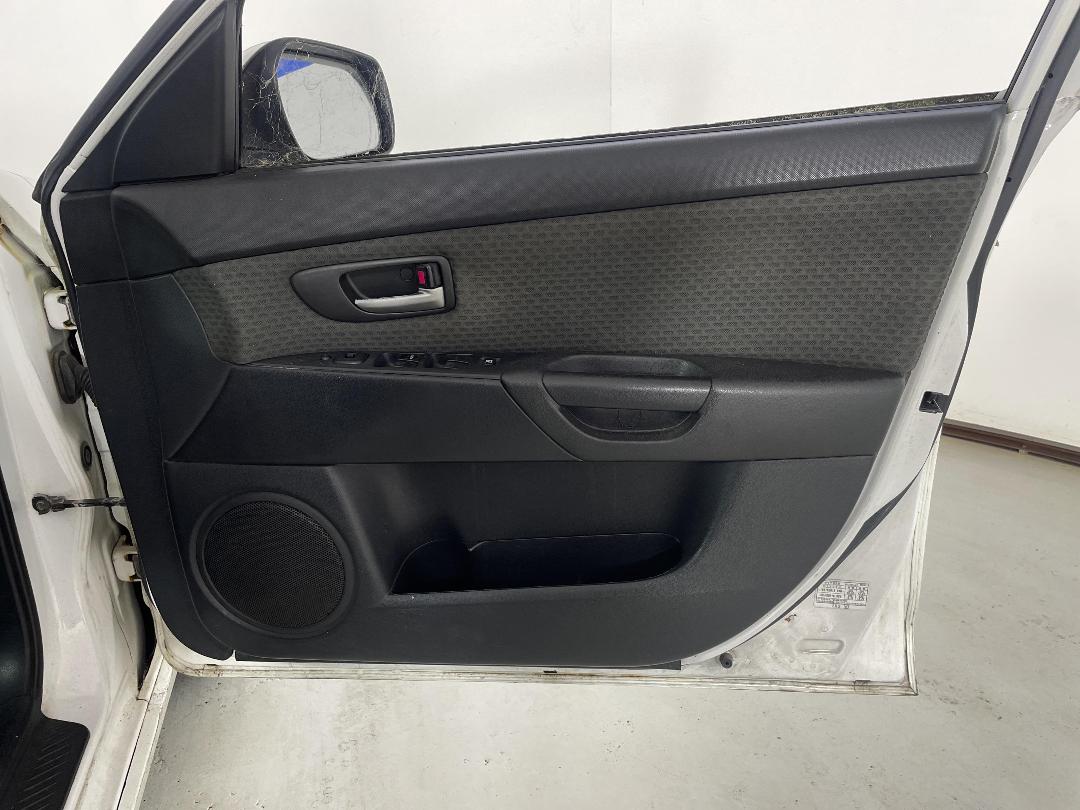 Photo '15' of Mazda Axela