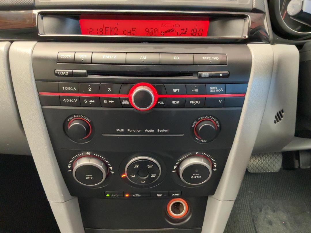 Photo '18' of Mazda Axela