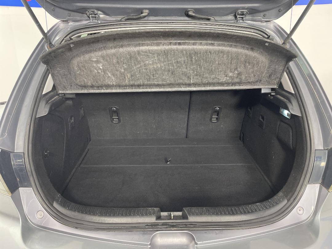 Photo '14' of Mazda Axela