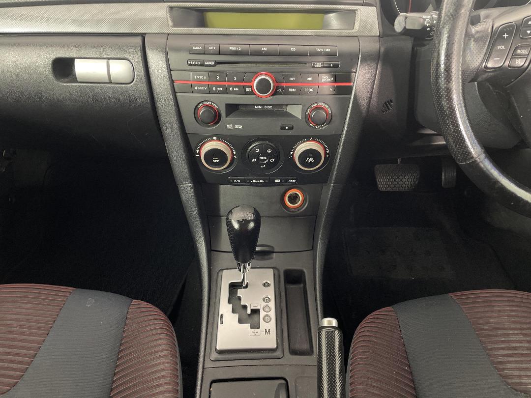 Photo '18' of Mazda Axela