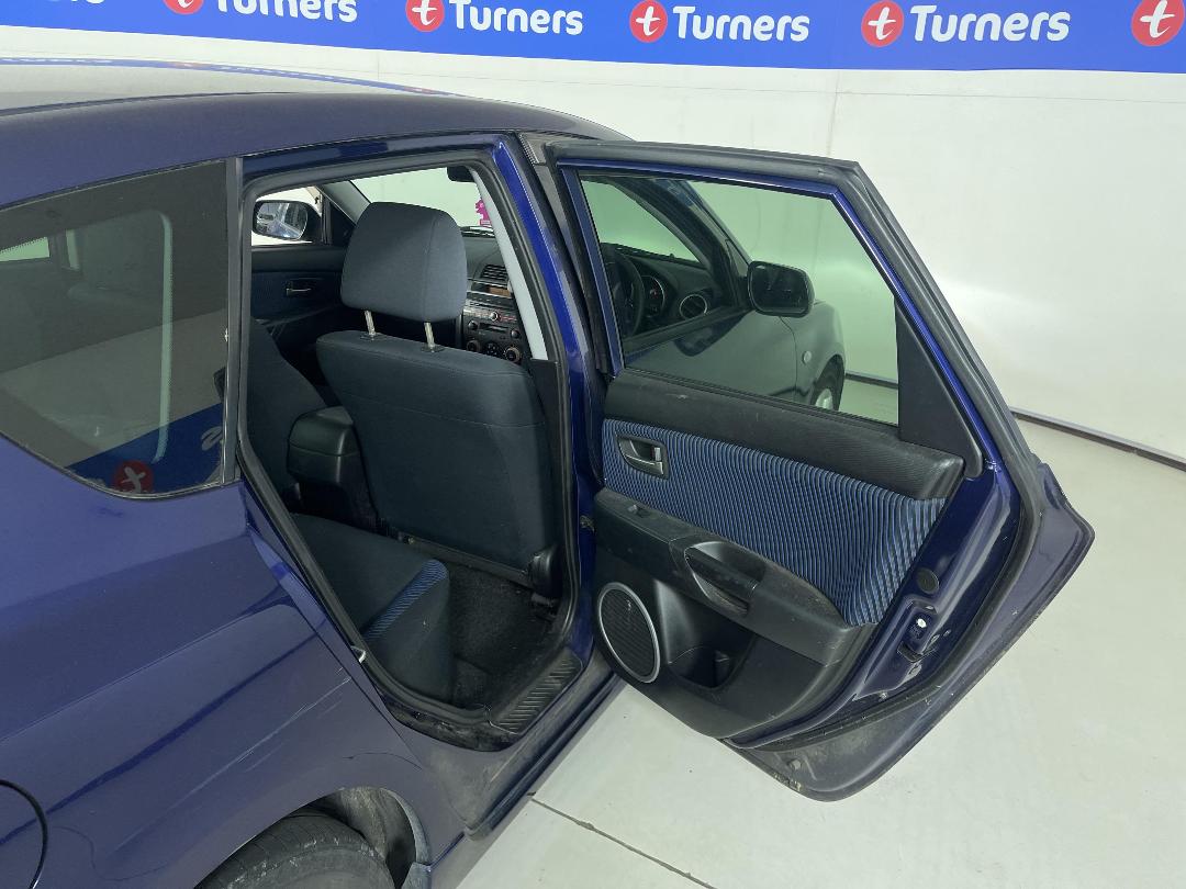 Photo '17' of Mazda Axela