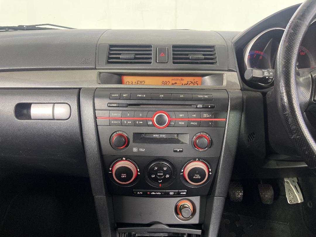 Photo '16' of Mazda Axela