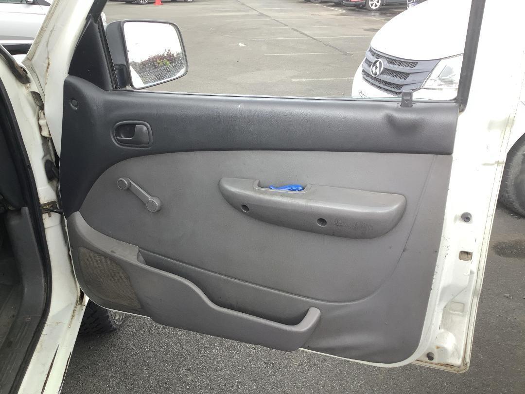 Photo '13' of Mazda Bounty D/CAB W/S DX AB