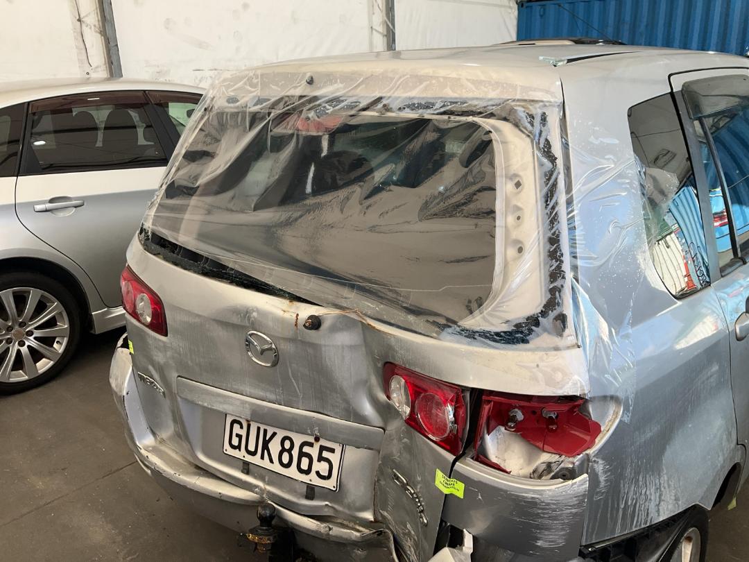 Photo '15' of Mazda Demio 1300 Photo '15' of Mazda Demio 1300