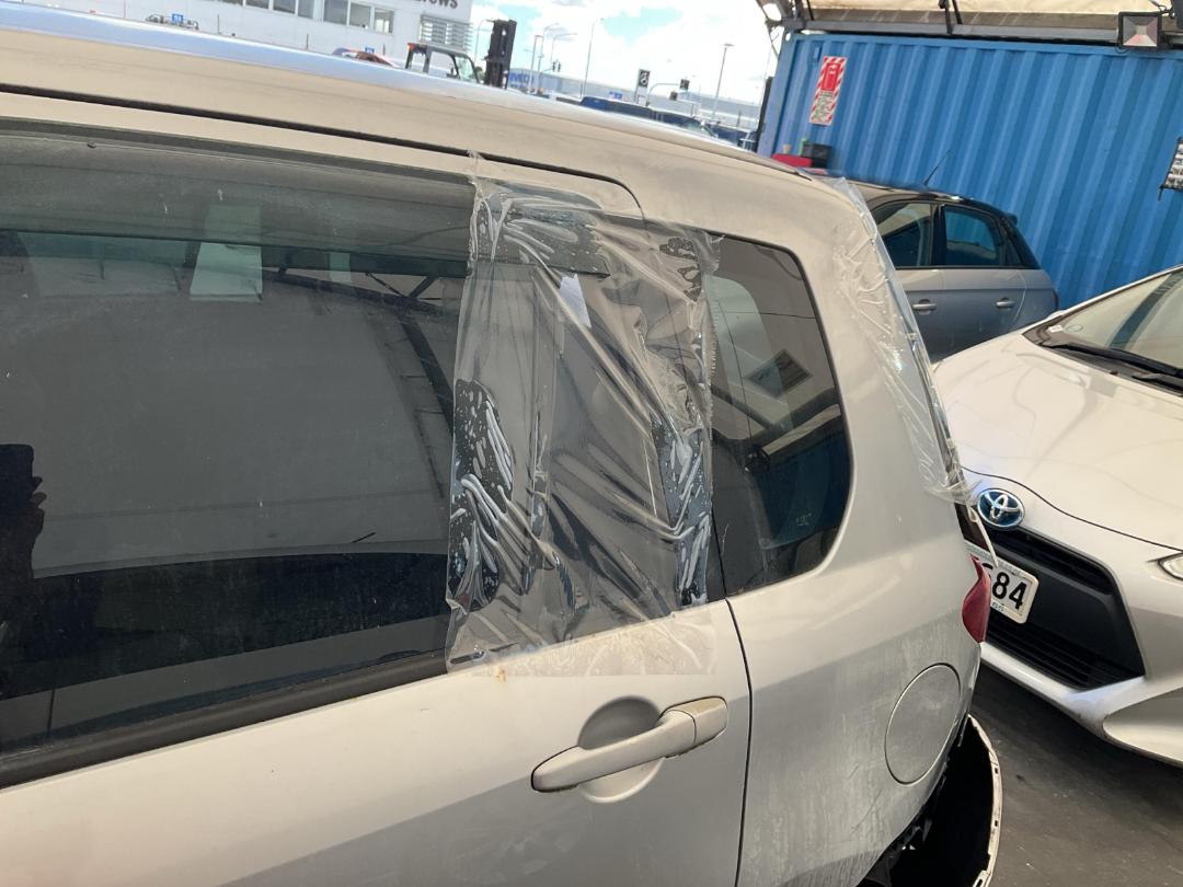 Photo '24' of Mazda Demio 1300 Photo '24' of Mazda Demio 1300