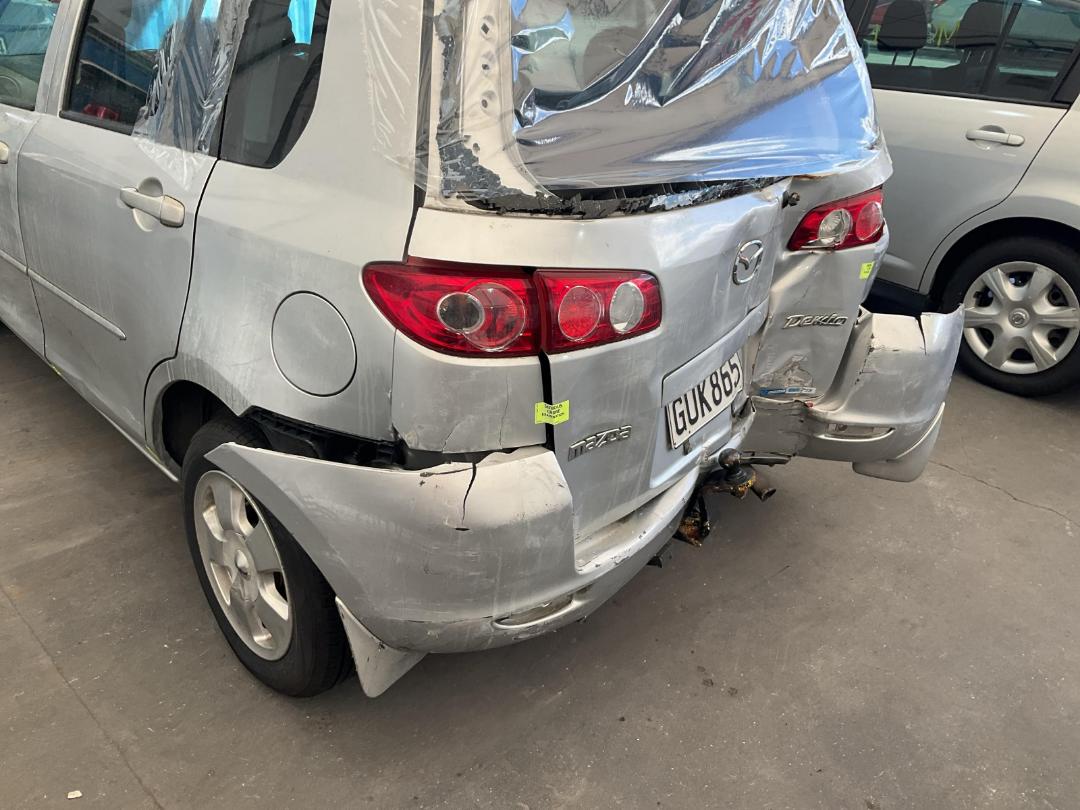 Photo '28' of Mazda Demio 1300 Photo '28' of Mazda Demio 1300