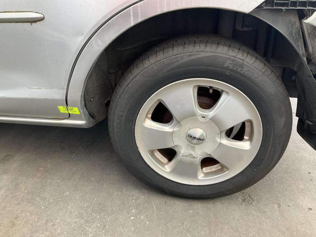 Photo '32' of Mazda Demio 1300 Photo '32' of Mazda Demio 1300