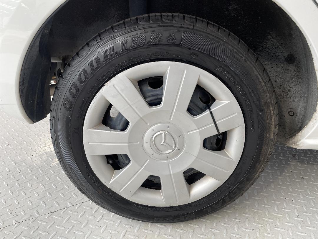 Photo '12' of Mazda Demio Photo '12' of Mazda Demio