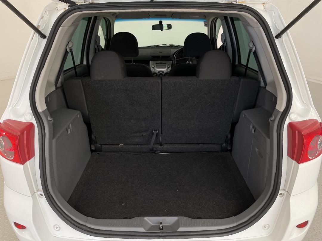 Photo '14' of Mazda Demio Photo '14' of Mazda Demio