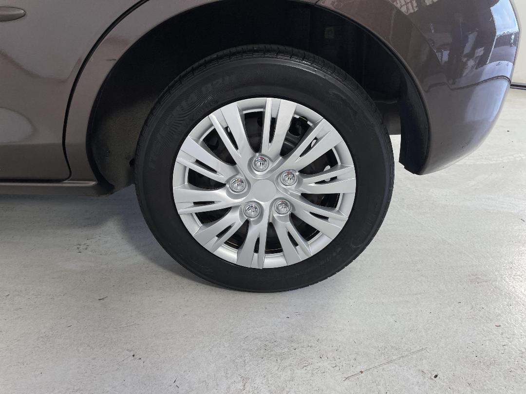 Photo '11' of Mazda Demio